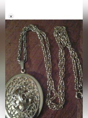 Vintage Sarah Coventry locket on chain